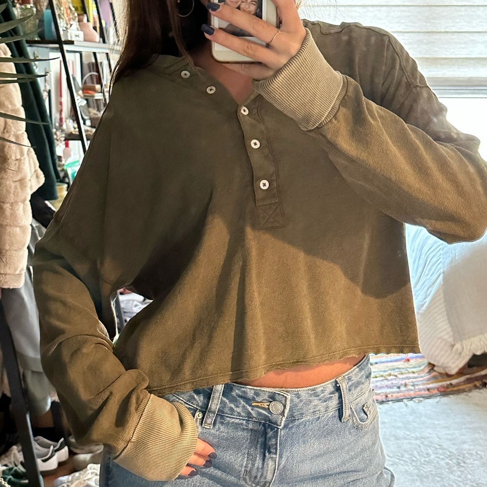 UNIVERSAL THREADS BUTTON TOP